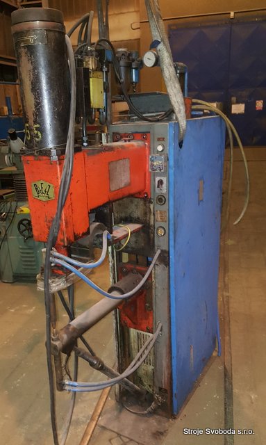 Svářečka bodová BP 40.12 (Svarecka bodova BP 40.12 (1).12 (1).jpg)